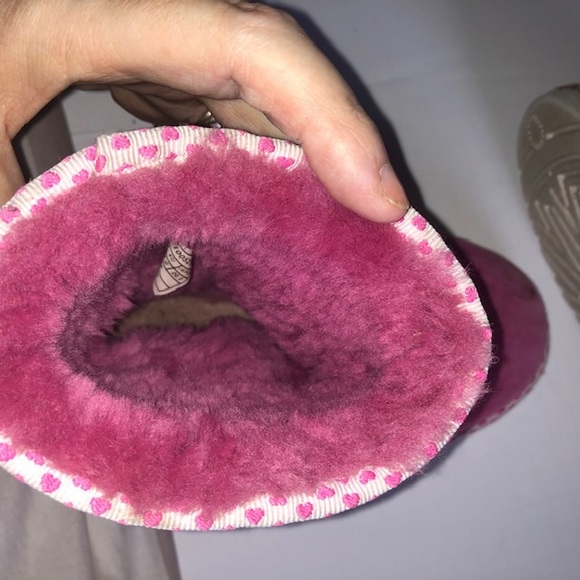 Girls Uggs Uggs Uggs Uggs oh and did I mention Uggs - Picture 6 of 8